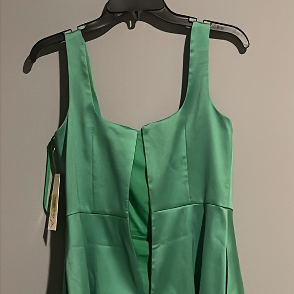 Eliza J
Petite Square-Neck Sleeveless Asymmetric-Hem Dress - Picture 5 of 8